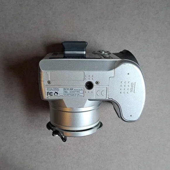 Fujifilm Finepix S3100 USED Digital Camera (NO CARD, 4MP, 6x Optical Zoom) PM - Picture 10 of 13